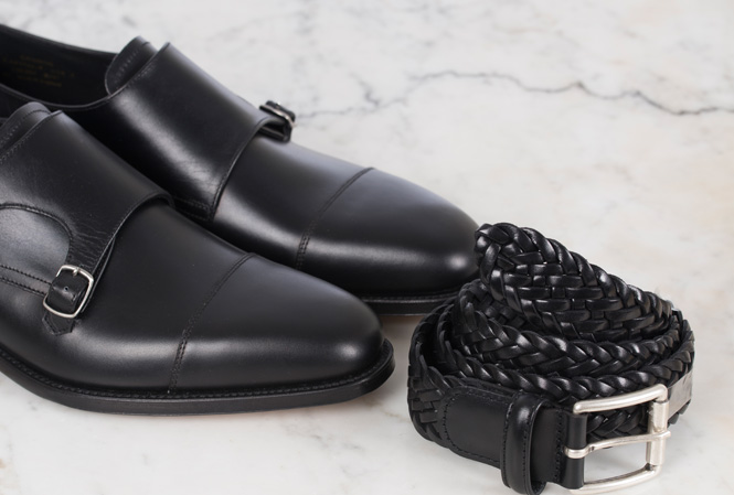 <em>Sorte sko går godt sammen med et sort læderbælte.</em><span>